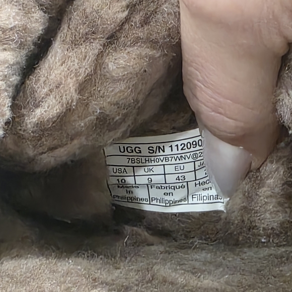 UGG Mans Plush Gray Slippers - Picture 3 of 4